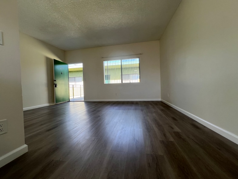 Building Photo - 7424 Radford Ave