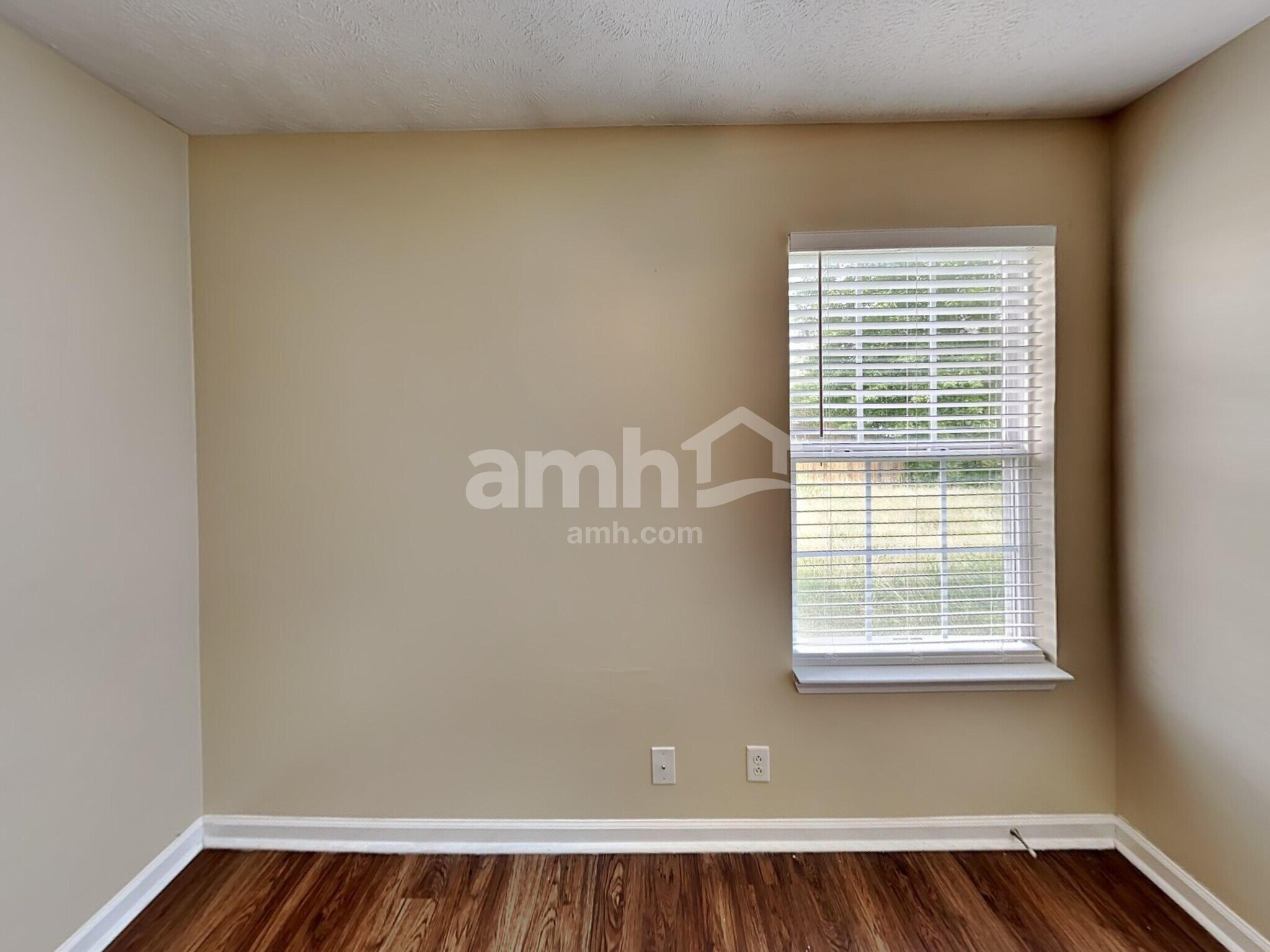 Building Photo - 3050 Weybridge Dr