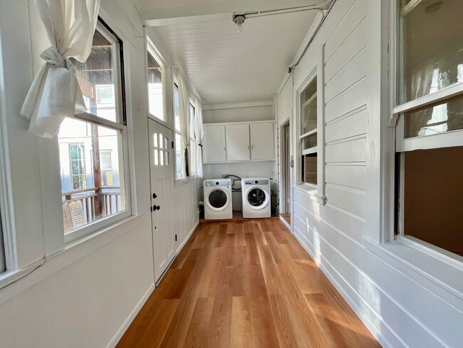 Building Photo - Stunning Edwardian Flat with a Backyard