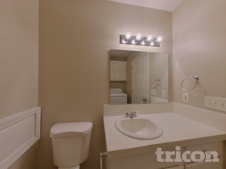 Building Photo - 500 Rockhaven Dr