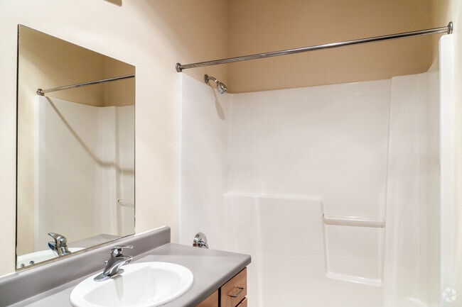 1BR, 1BA, - 600SF - Bathroom - Shaver Green
