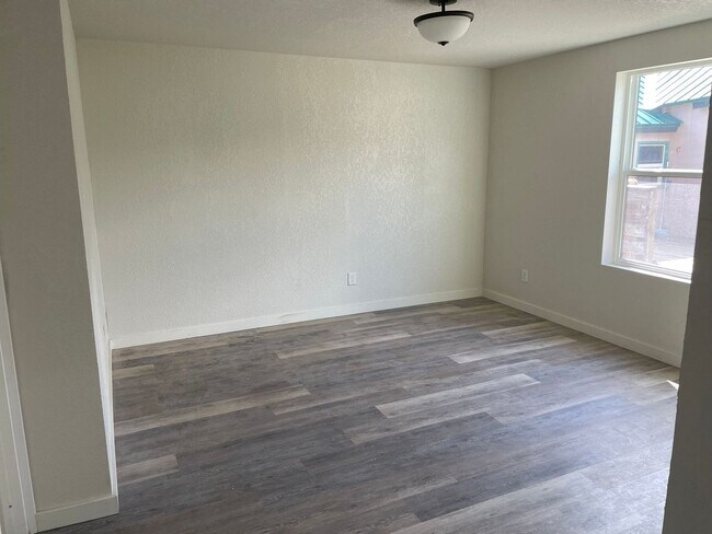 Building Photo - Smith