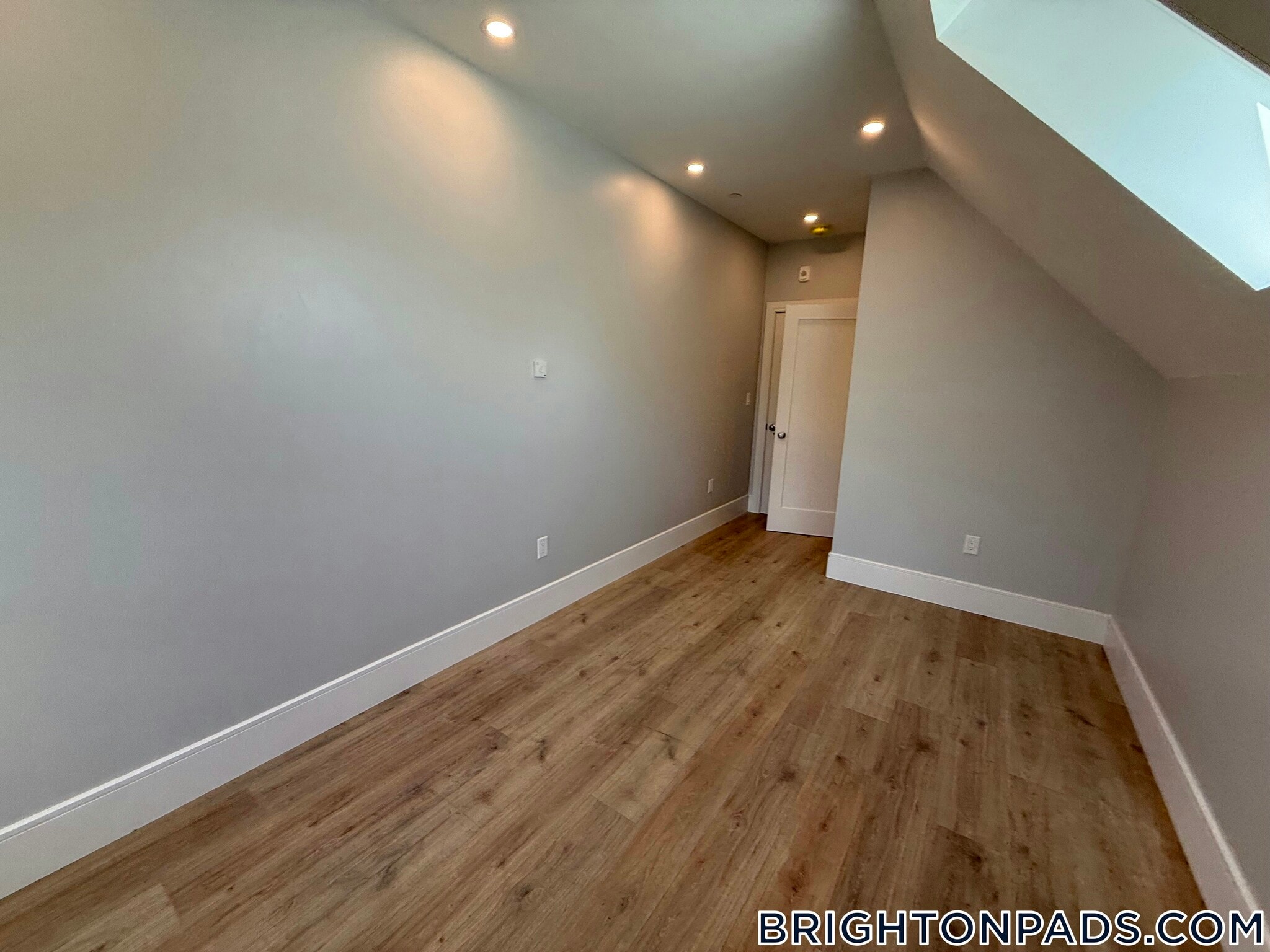 Building Photo - 124 Kenrick St