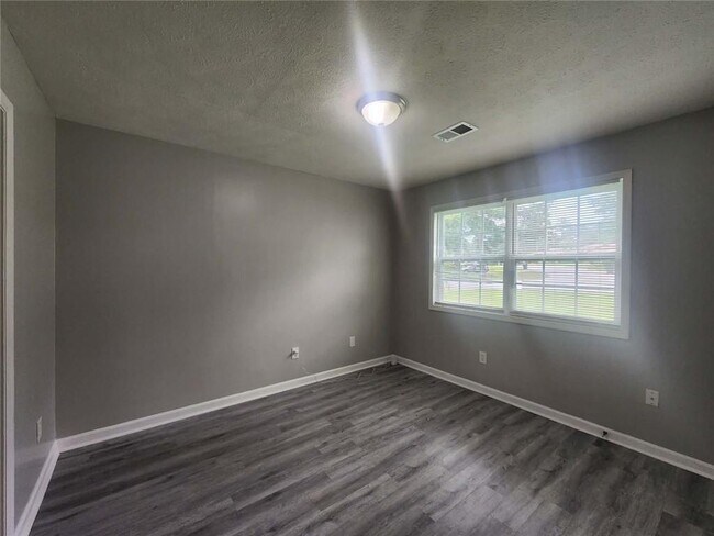 Building Photo - 1168 Pinedale Cir NW
