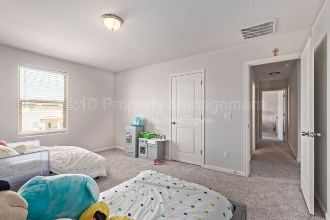 Building Photo - 45174 W Sandhill Rd