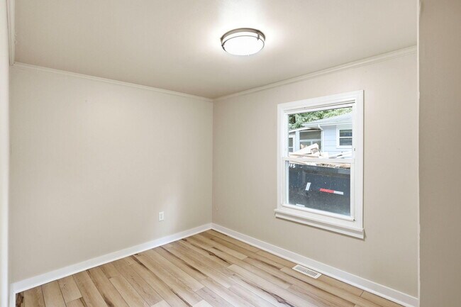 Building Photo - 719 Mikel St