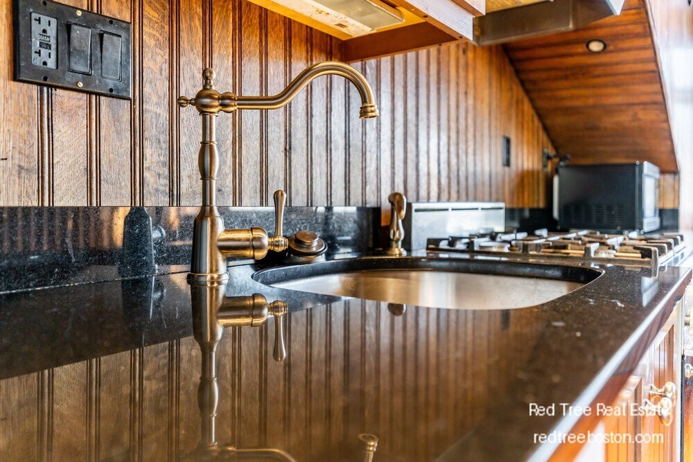 Building Photo - 1609 Tremont St