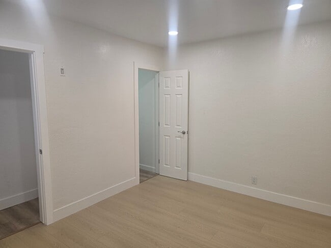 Building Photo - GLENHAVEN - ANAHEIM