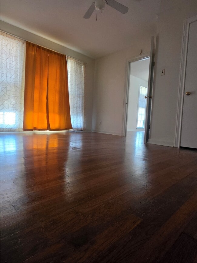 Building Photo - 3819 S Shepherd Dr