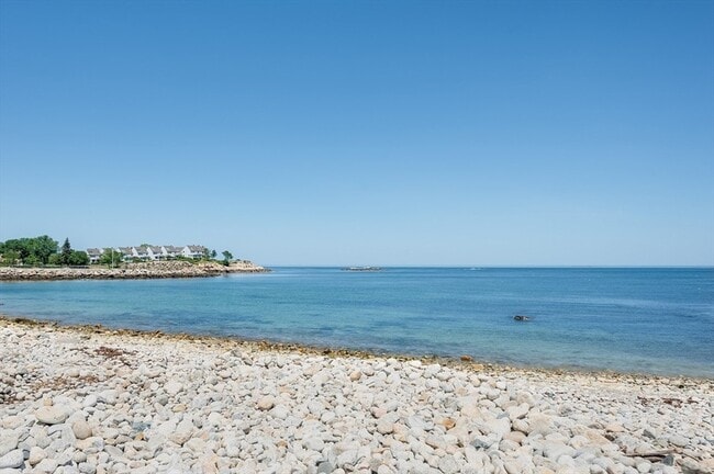 Building Photo - 5 White Way