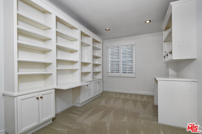 Building Photo - 3254 Oakdell Rd