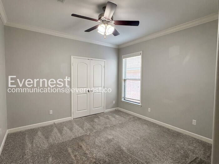 Building Photo - 120 Melville Dr