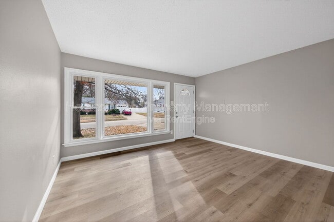 Building Photo - 315 St Anthony Ln