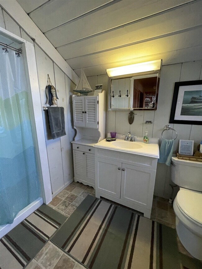 Building Photo - 689 Peabody Pond Rd