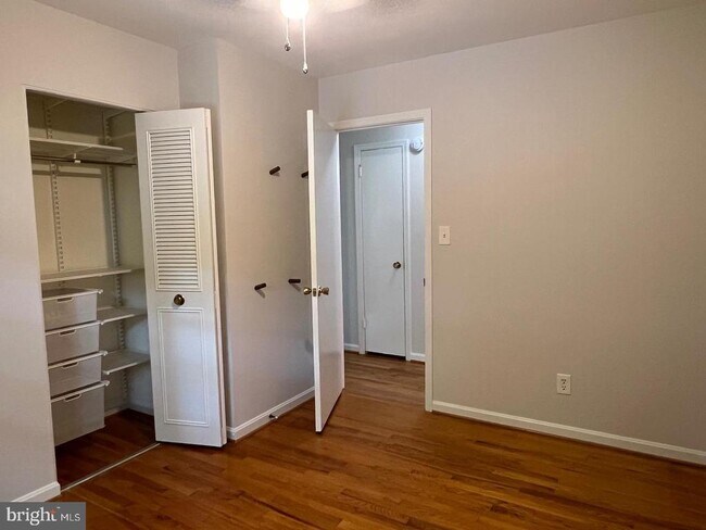Building Photo - 8711 Braeburn Dr
