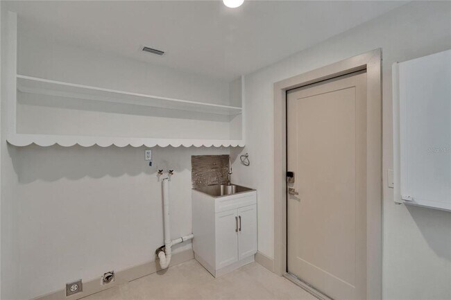 Building Photo - 1492 Sea Gull Dr S