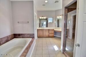 Building Photo - 451 S Rockcreek Dr