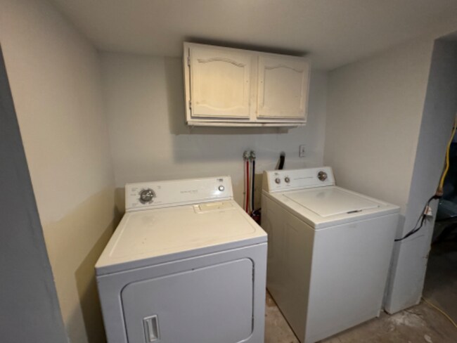 Building Photo - 1217 W Allen St