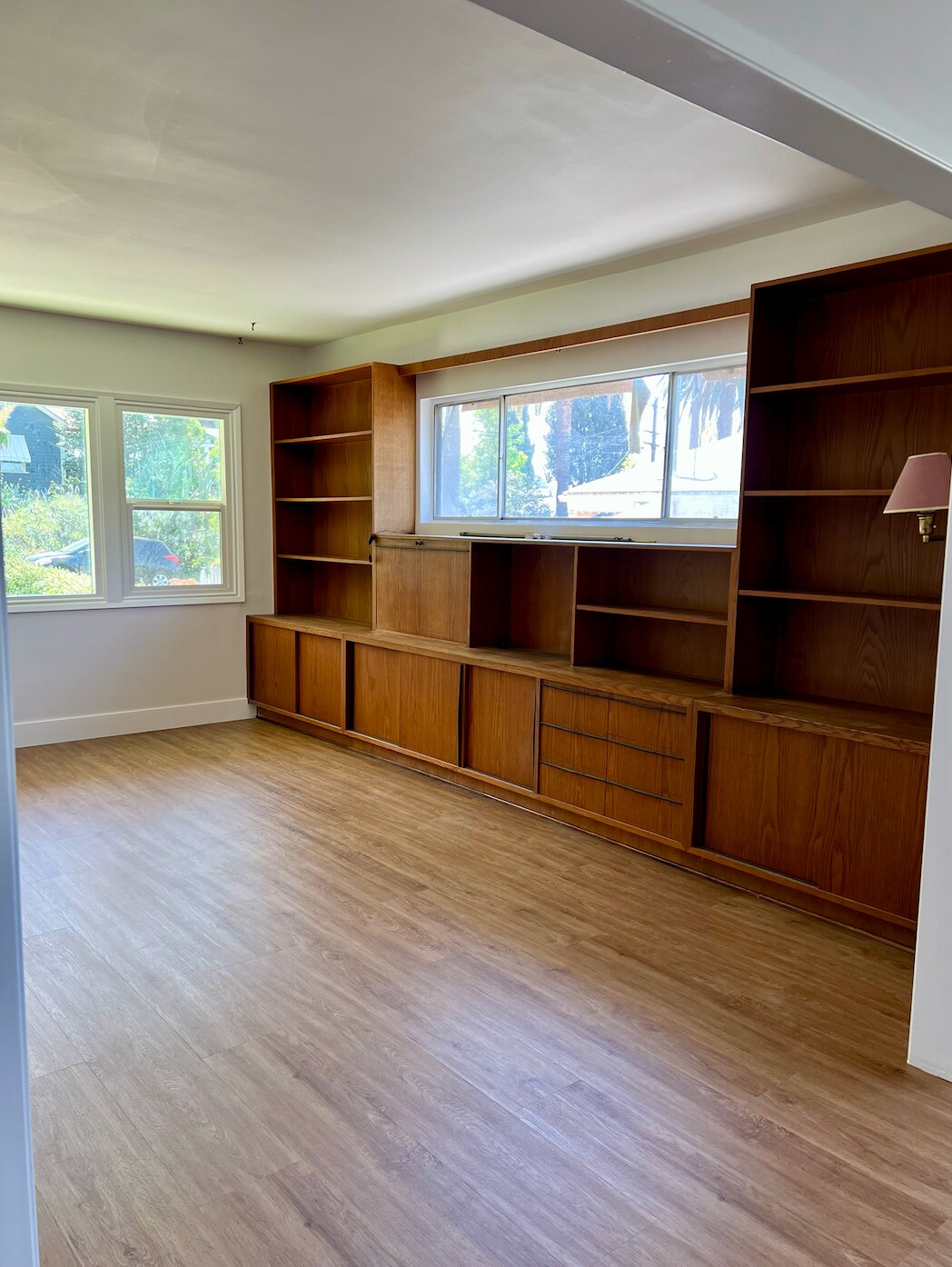Front living room with built in - 1641 Maltman Ave