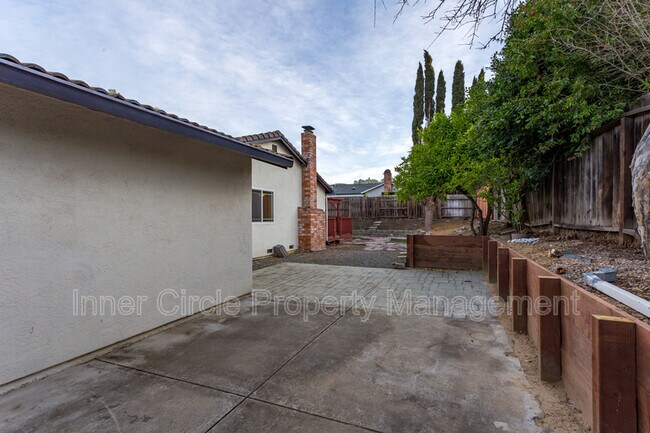 Building Photo - 304 Cabrillo Pl