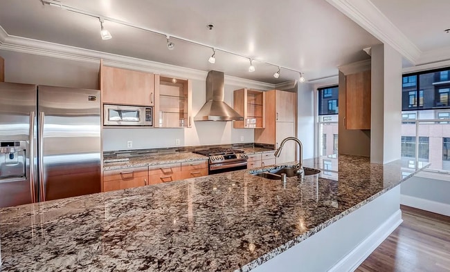 Building Photo - 1560 Blake St