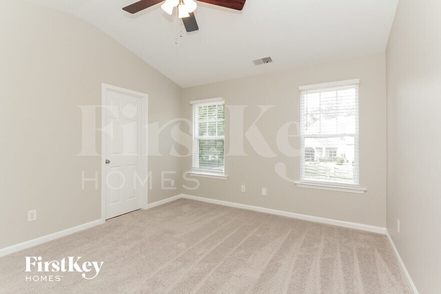 Building Photo - 2607 Winding River Dr