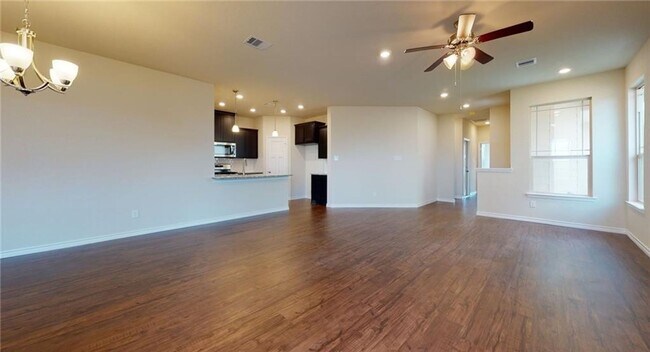 Building Photo - 3 Bedroom, 2 Bath in Midtown Subdivision C...