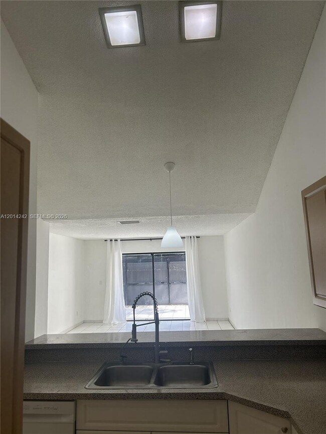 Building Photo - 6804 SW 37th St