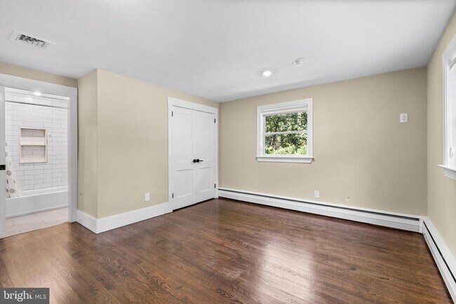Building Photo - 749 Bair Rd