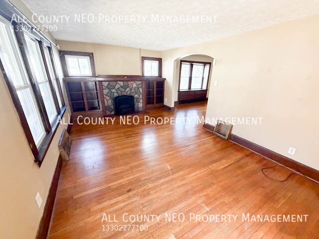 Building Photo - 321 Grace Ave