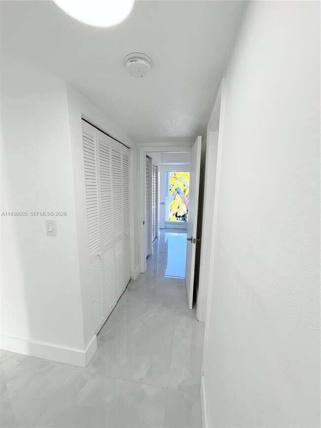 Building Photo - 9159 SW 77th Ave