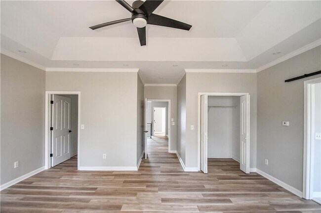 Building Photo - 3338 Sims St