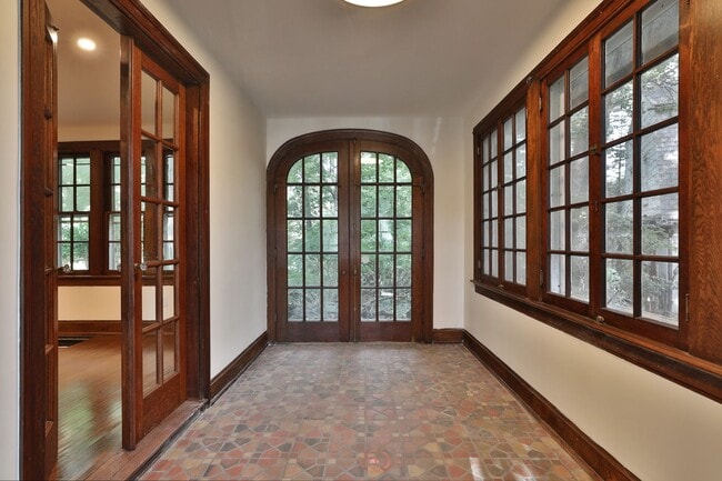 Building Photo - 2104 Iuka Ave