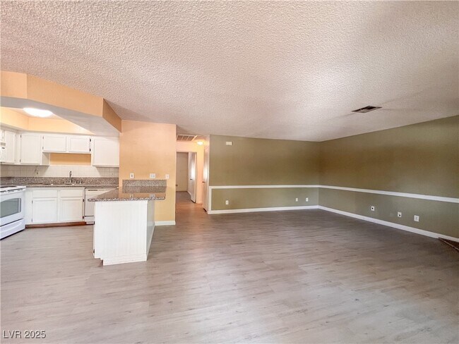 Building Photo - 2700 Baycliff Ct