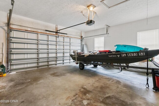 Building Photo - 3243 Country Club Dr