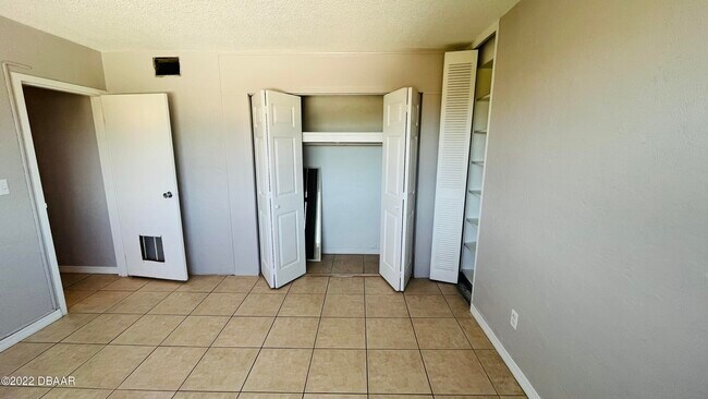 Building Photo - 732 N Halifax Ave