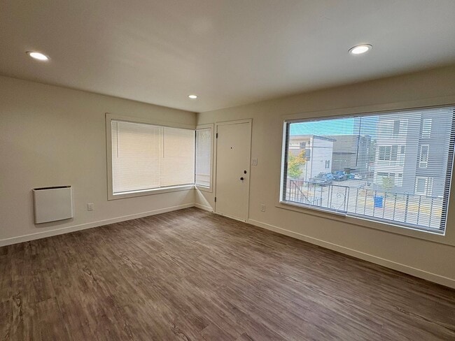 Building Photo - Darling Fully Remodeled Two Bedroom with G...