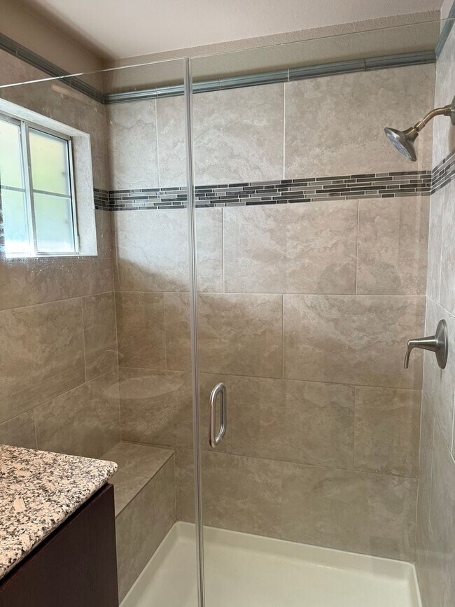 Building Photo - Beautiful 3-Bedroom Condo with Private Out...