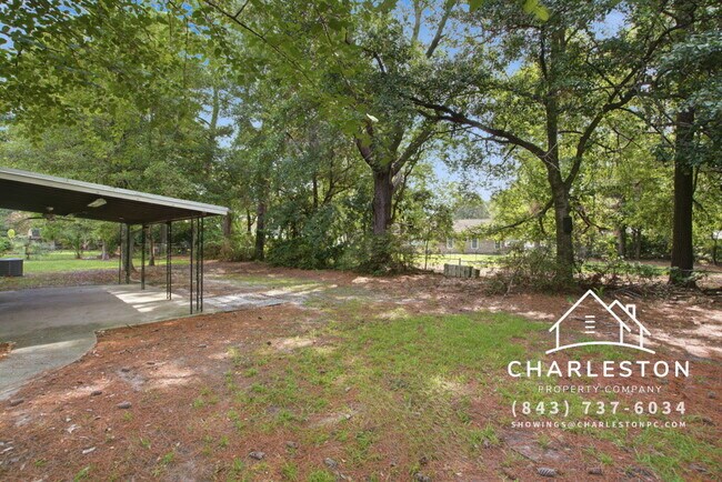 Building Photo - 2067 Dogwood Rd