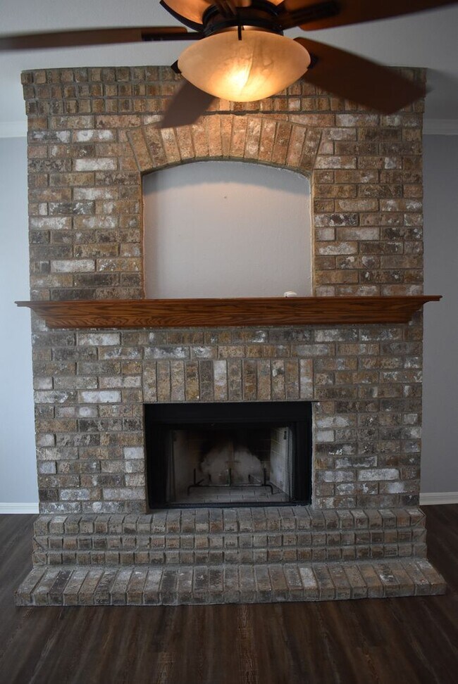 Building Photo - 509 Lakota Ln
