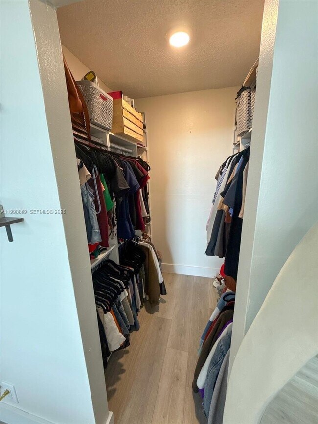 Building Photo - 1825 W 44th Pl