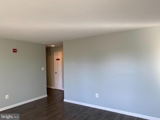 Building Photo - 7101 Donnell Pl