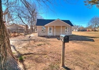 Building Photo - 620 W Acres St