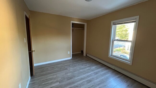 Building Photo - 3 George St