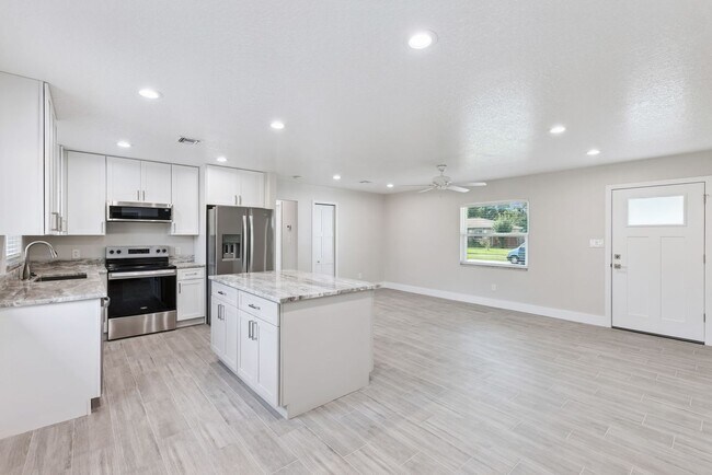 Building Photo - Fully Remodeled Winter Park Home