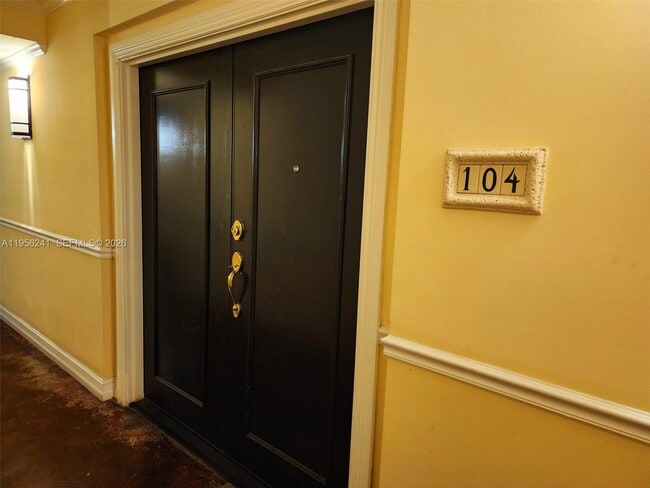 Building Photo - 322 Madeira Ave