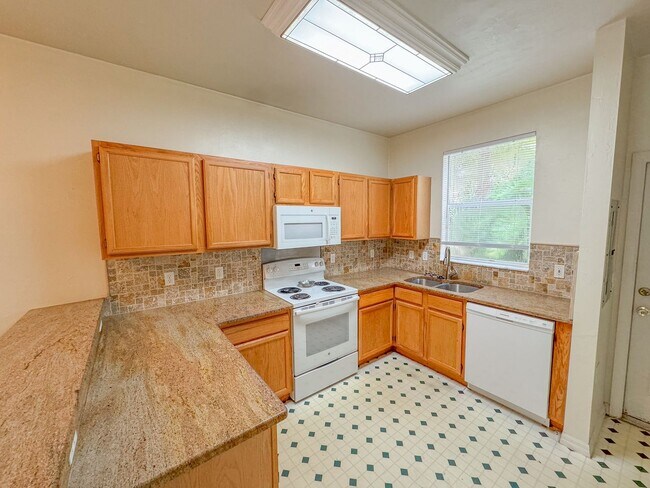 Building Photo - 4415 SW 34th St