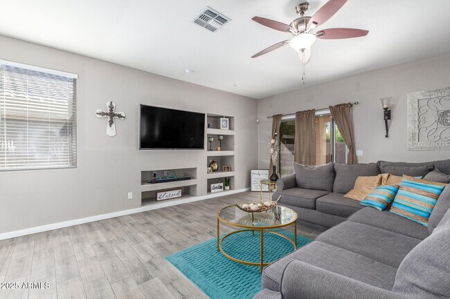 Building Photo - 12910 W Glenrosa Dr