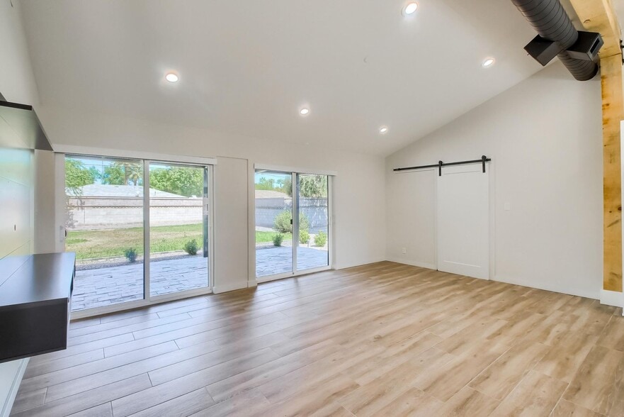 Building Photo - 1402 W Berridge Ln