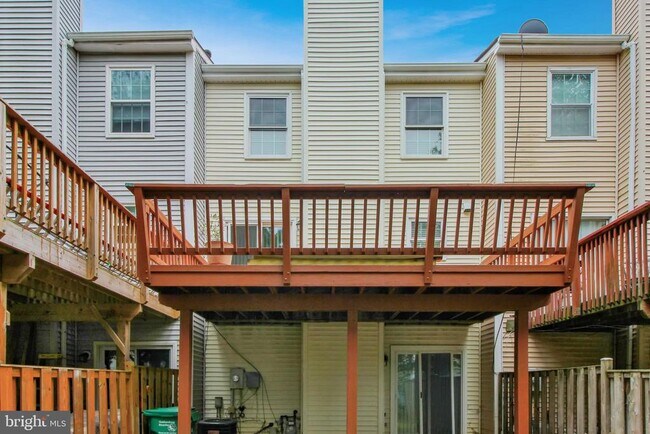 Building Photo - 890 Bayridge Dr